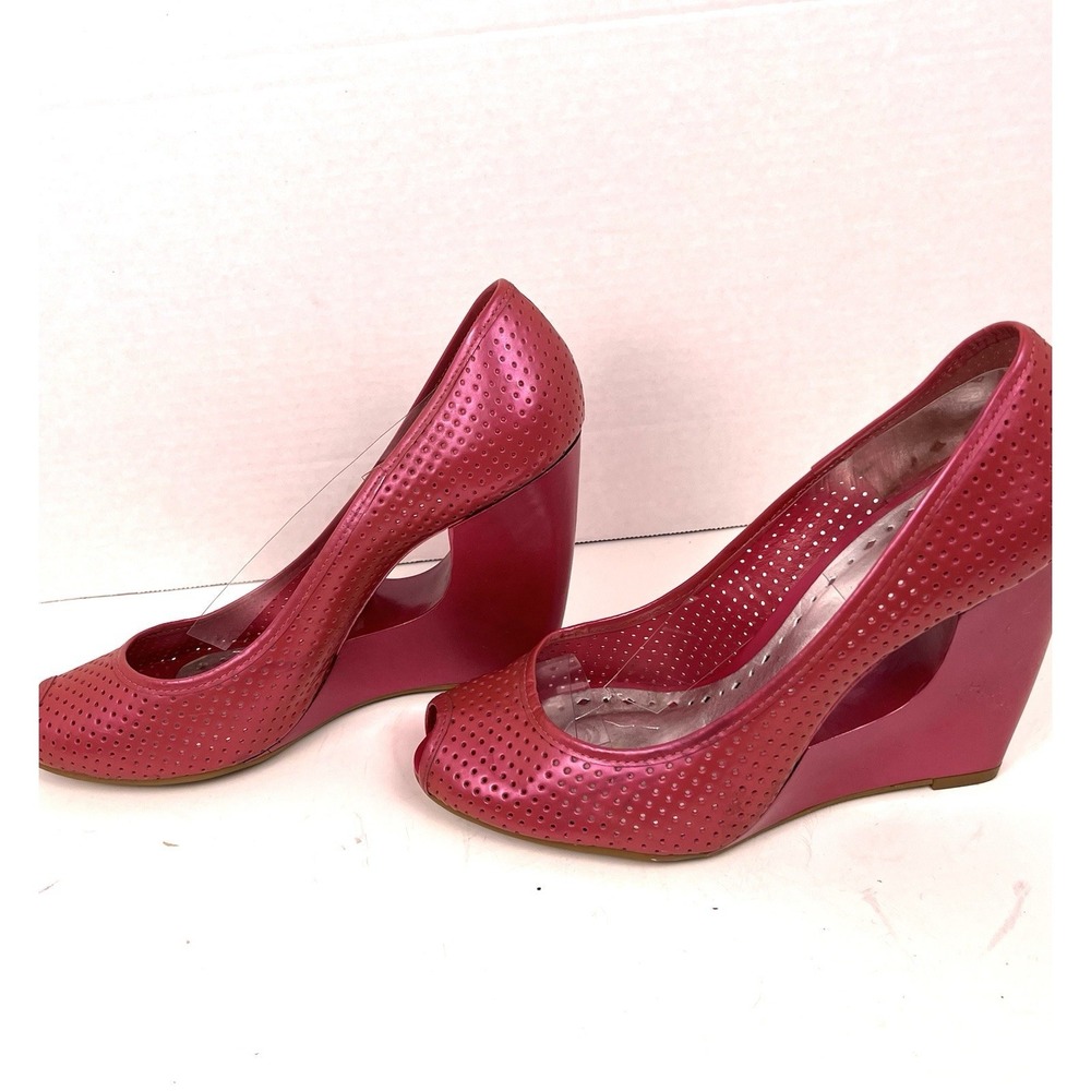 BCBGirls Red Pink Perforated Peep Toe Wedge Heels Womens 8.5B Leather Upper